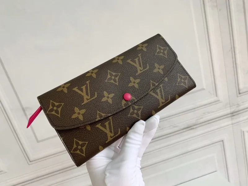 Alternative view of LV Wallets-2143