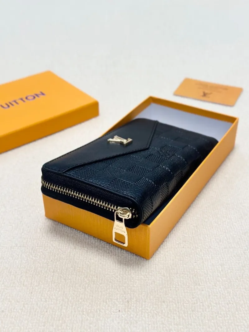 Alternative view of LV Wallets-2151