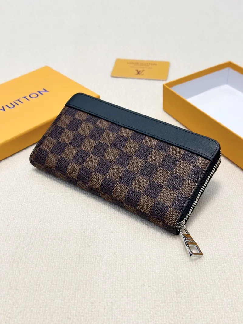 Alternative view of LV Wallets-2154