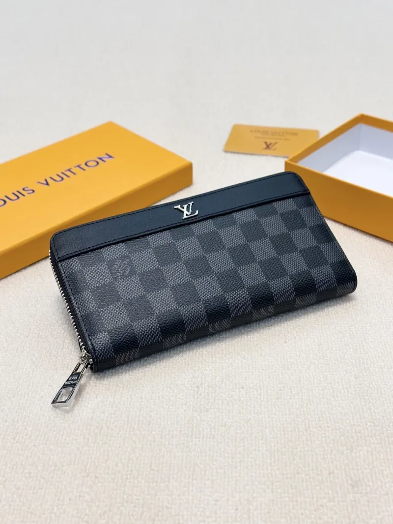Alternative view of LV Wallets-2155