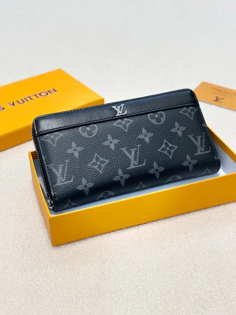 LV Wallets-2156