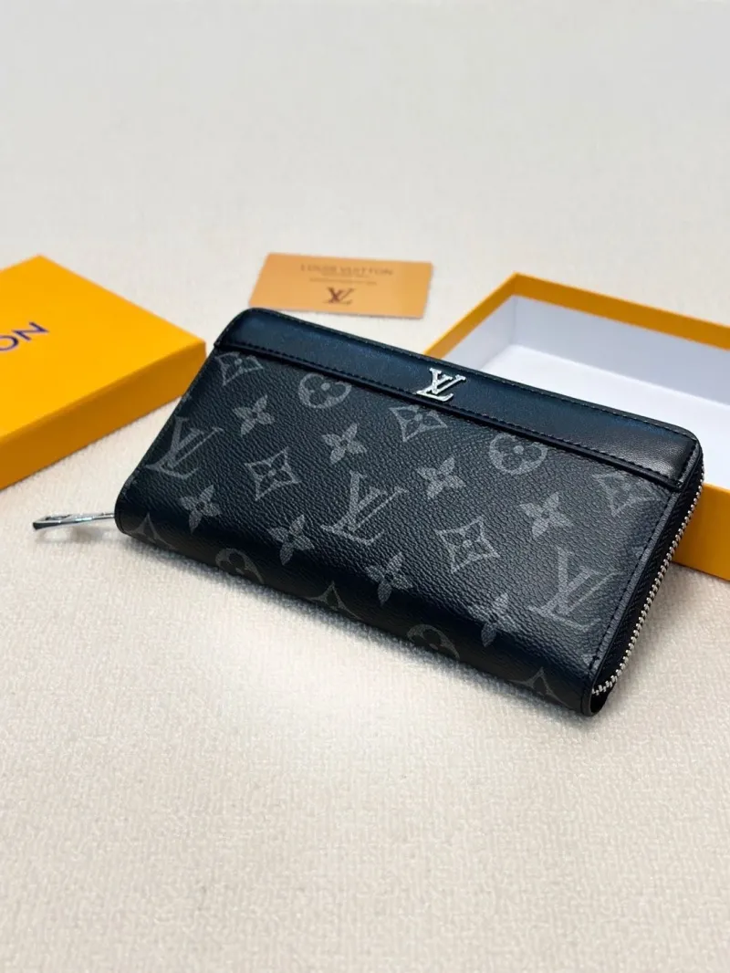 Alternative view of LV Wallets-2156