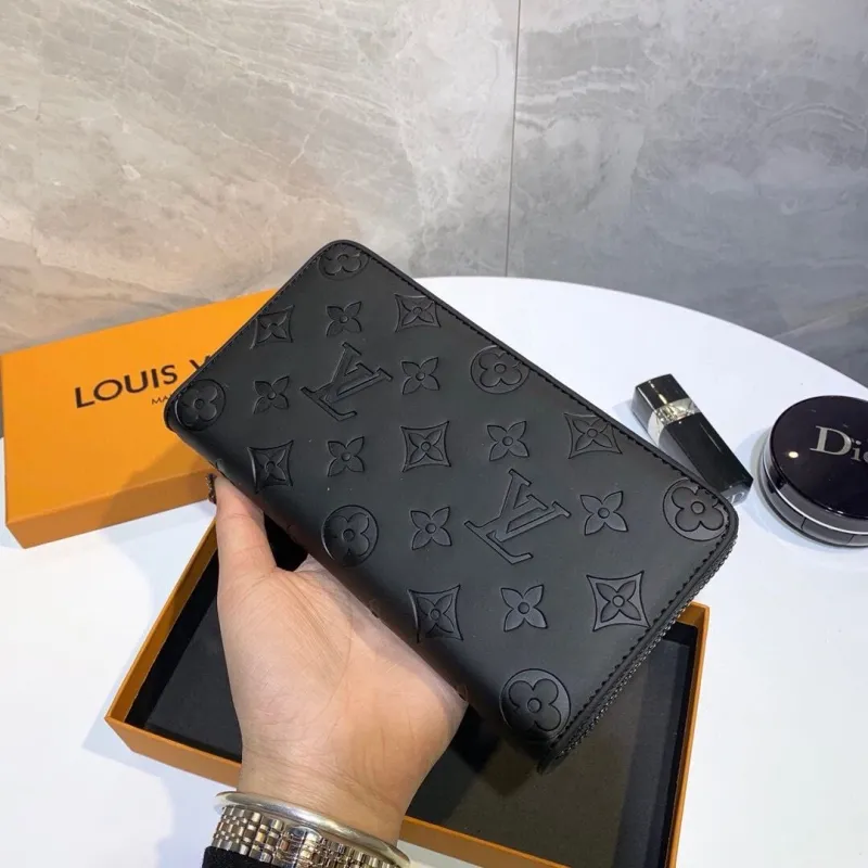 Alternative view of LV Wallets-2158