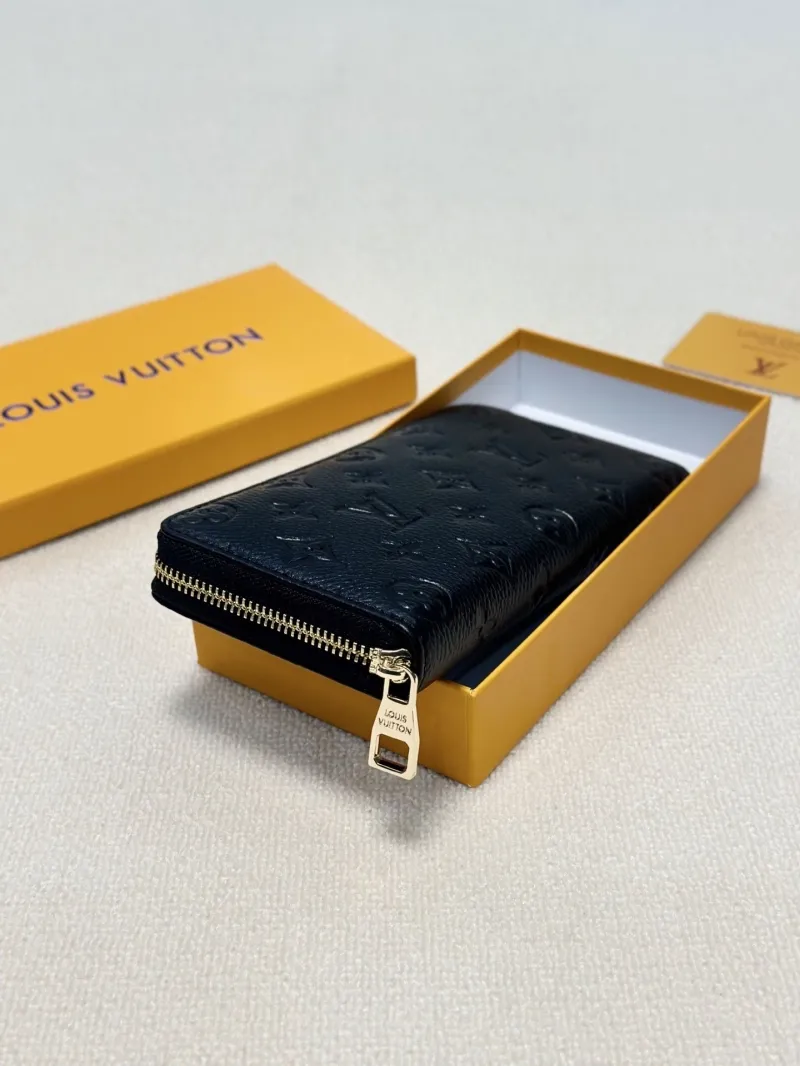 Alternative view of LV Wallets-2160