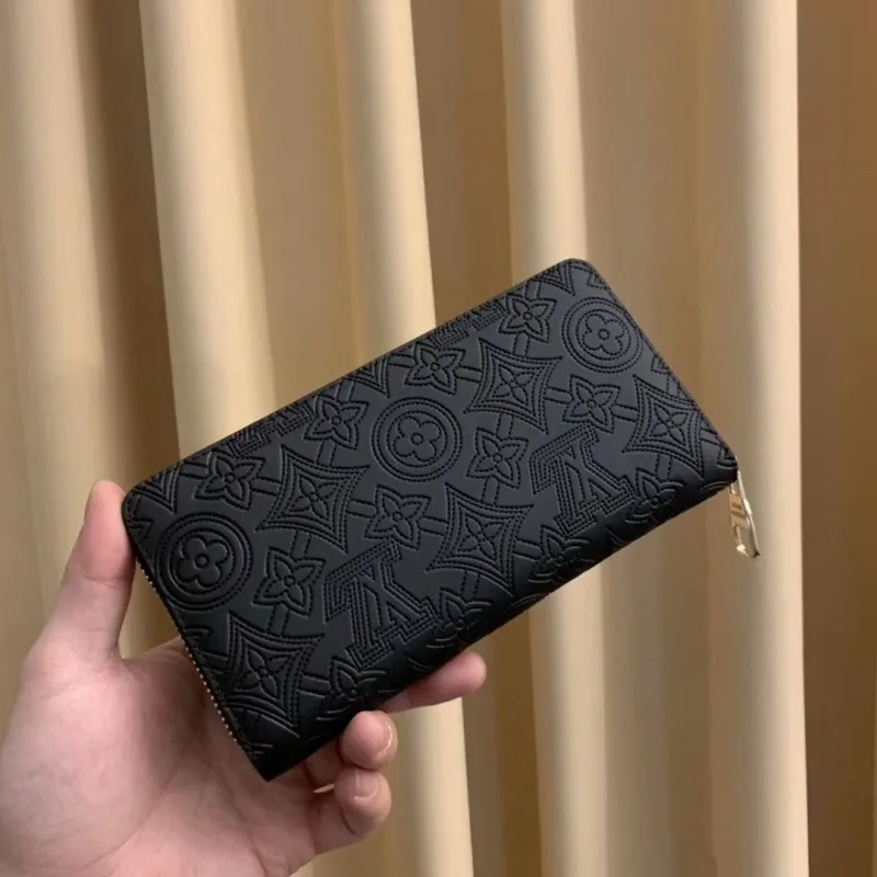 Alternative view of LV Wallets-2161