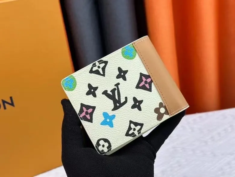 Alternative view of LV Wallets-2162