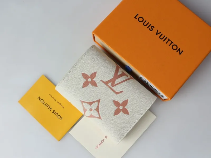 Alternative view of LV Wallets-2163
