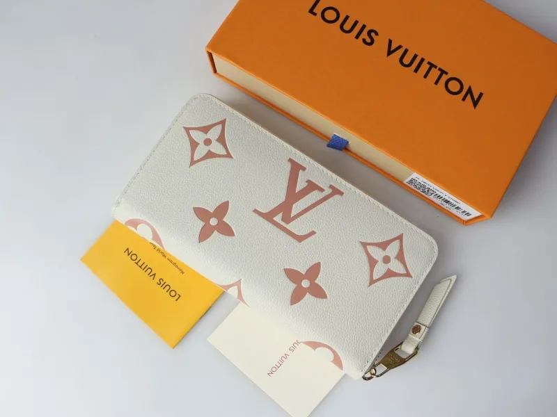 Alternative view of LV Wallets-2165