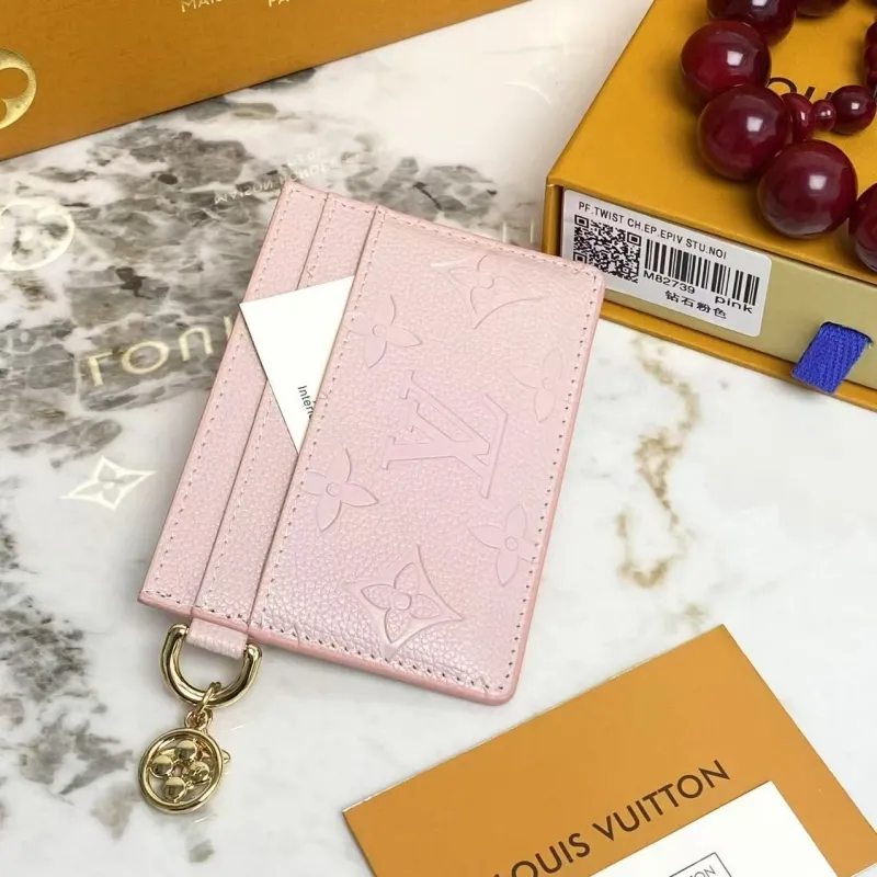 Alternative view of LV Wallets-2168