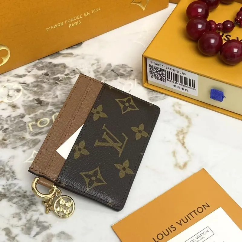 Alternative view of LV Wallets-2169