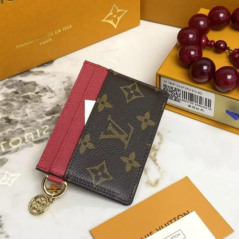Alternative view of LV Wallets-2172