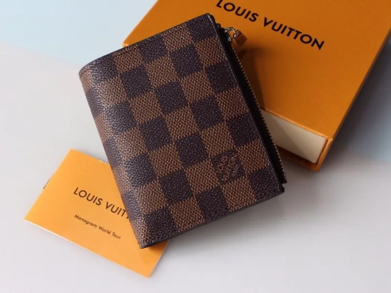 Alternative view of LV Wallets-2174
