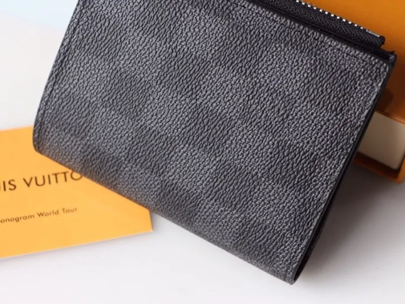 Alternative view of LV Wallets-2175