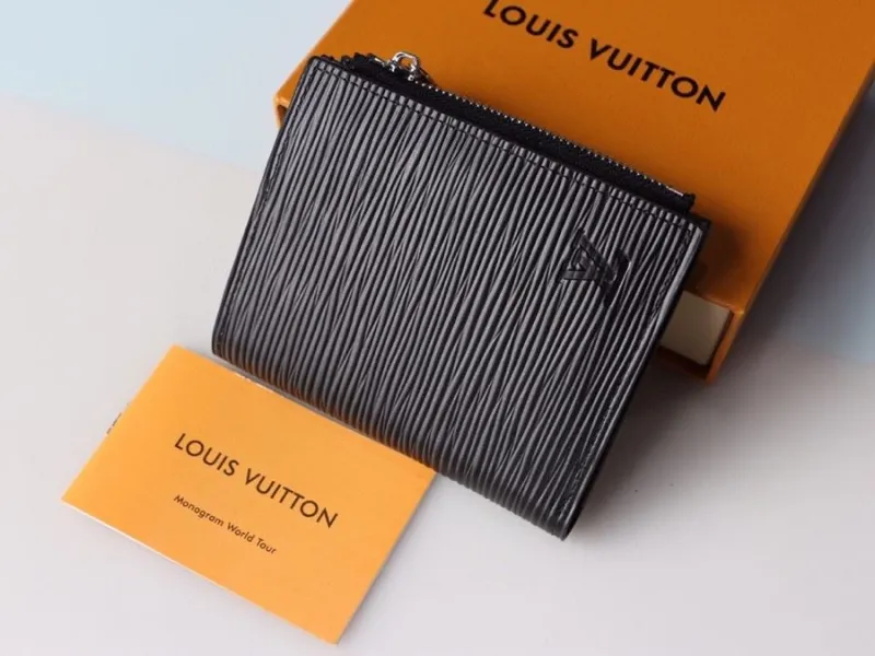 LV Wallets-2178