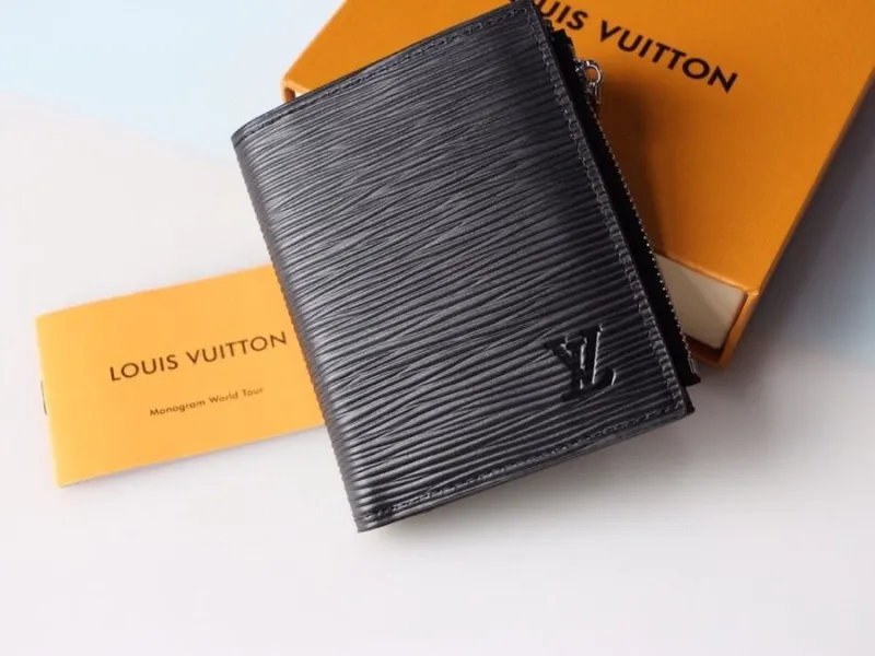 Alternative view of LV Wallets-2178