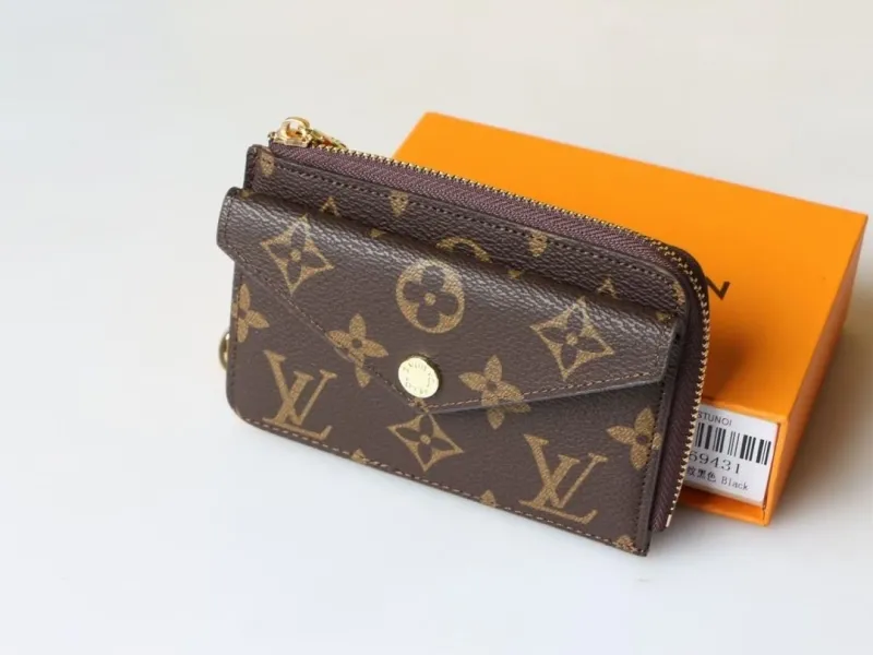 LV Wallets-2187