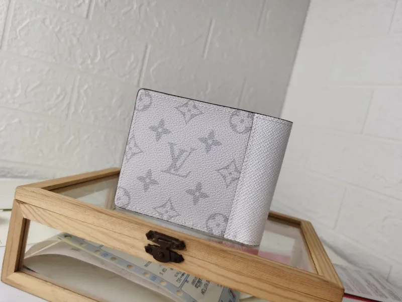Alternative view of LV Wallets-2190
