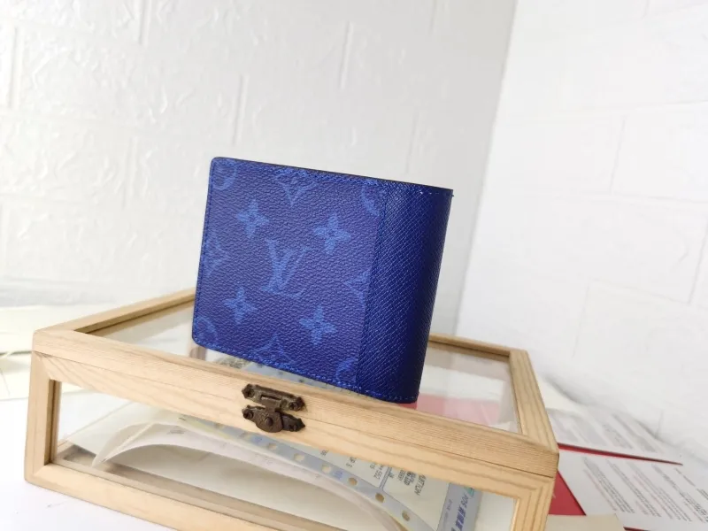 Alternative view of LV Wallets-2191