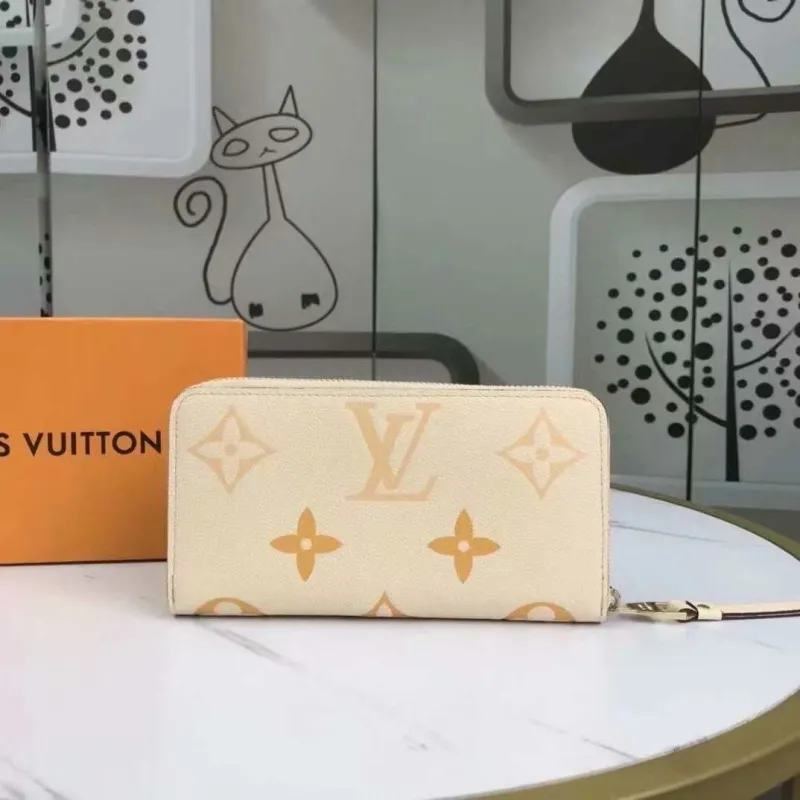 Alternative view of LV Wallets-2193