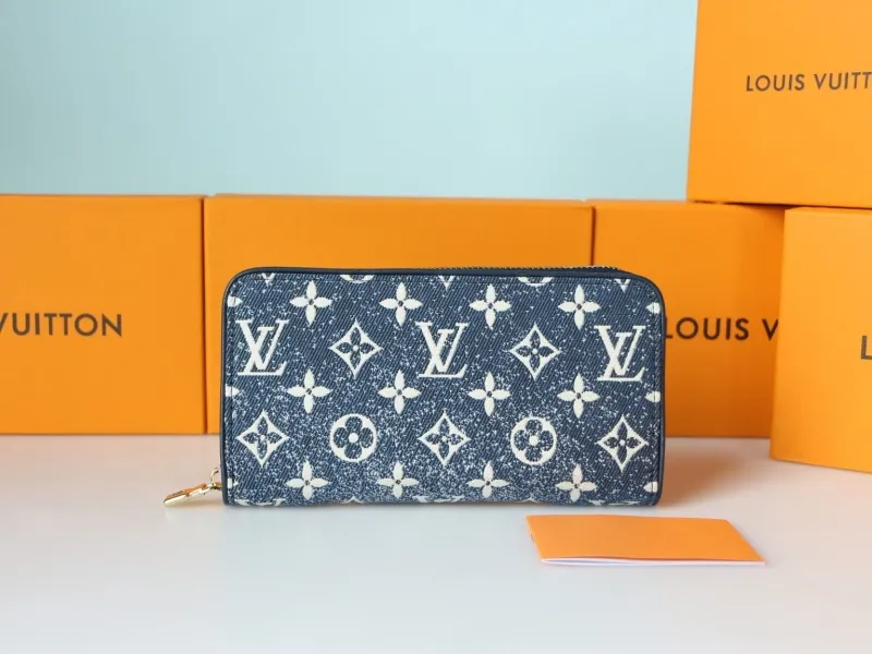 Alternative view of LV Wallets-2194