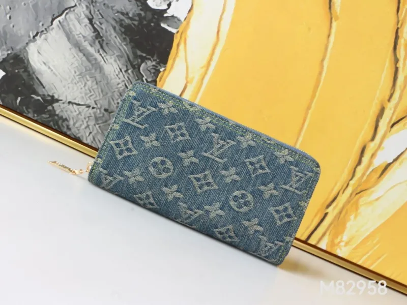 Alternative view of LV Wallets-2195