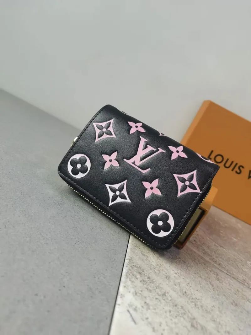 Alternative view of LV Wallets-2198