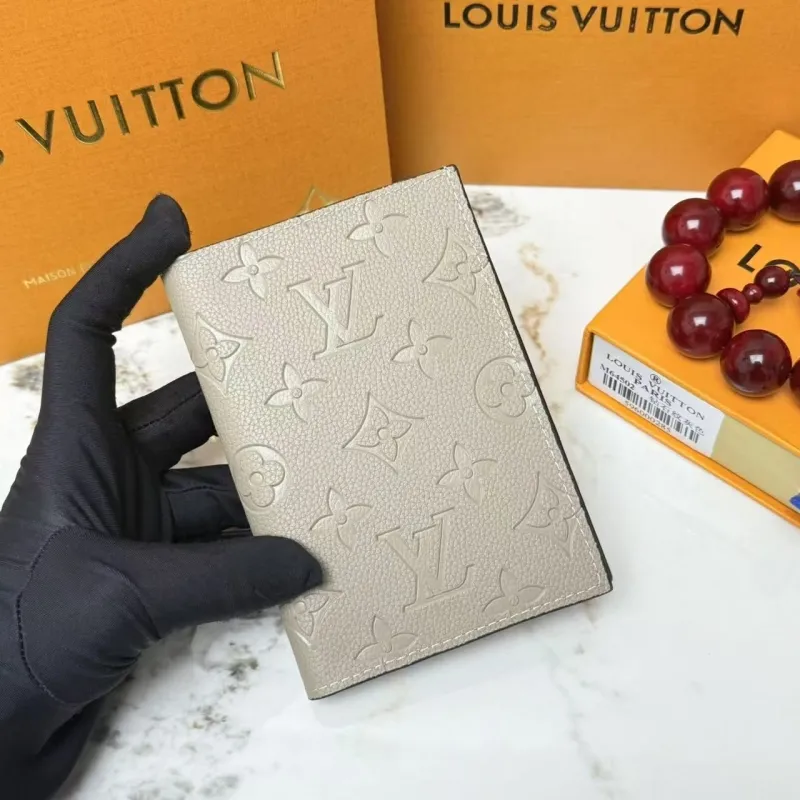 Alternative view of LV Wallets-2212