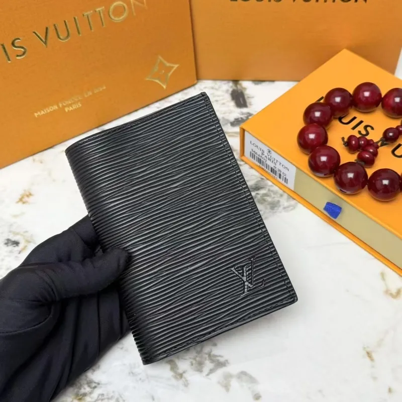 Alternative view of LV Wallets-2214