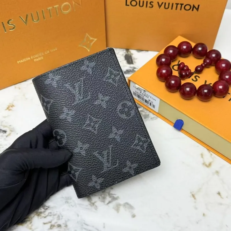 Alternative view of LV Wallets-2215
