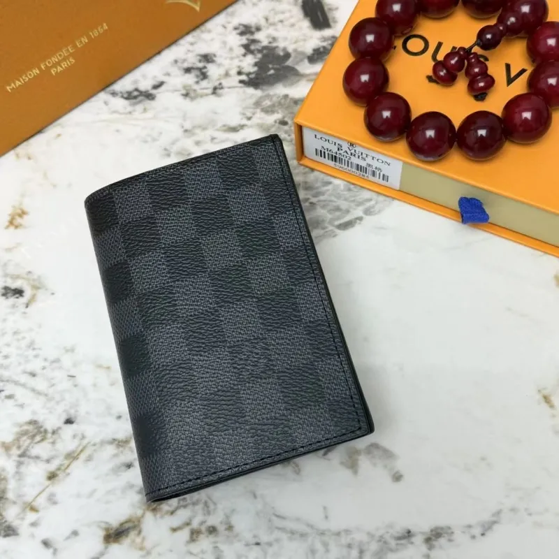 LV Wallets-2217