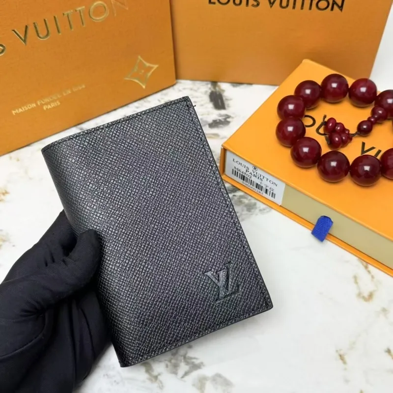 Alternative view of LV Wallets-2218