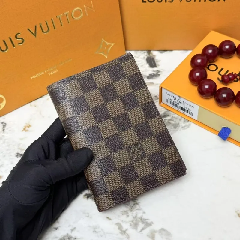 LV Wallets-2219