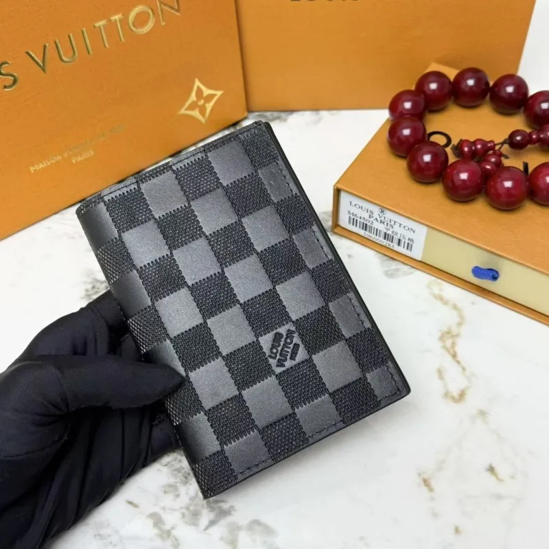 Alternative view of LV Wallets-2220