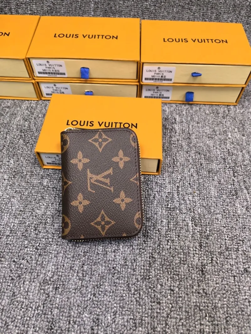 Alternative view of LV Wallets-2228