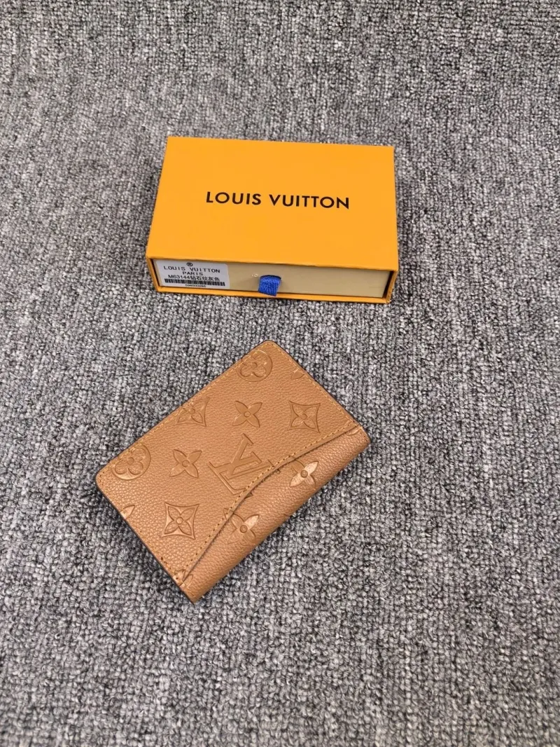 Alternative view of LV Wallets-2231