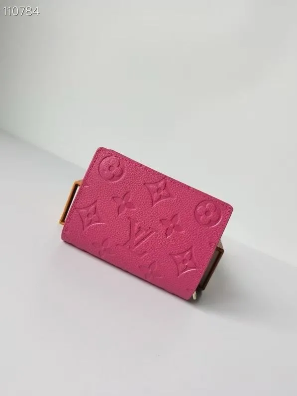 Alternative view of LV Wallets-2235