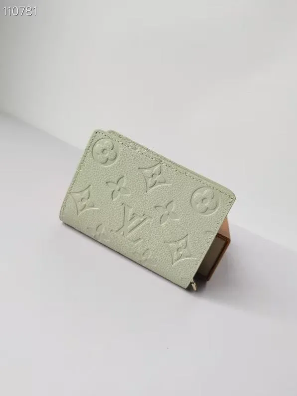 Alternative view of LV Wallets-2237
