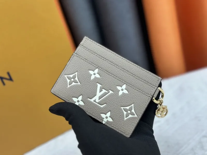 Alternative view of LV Wallets-2238