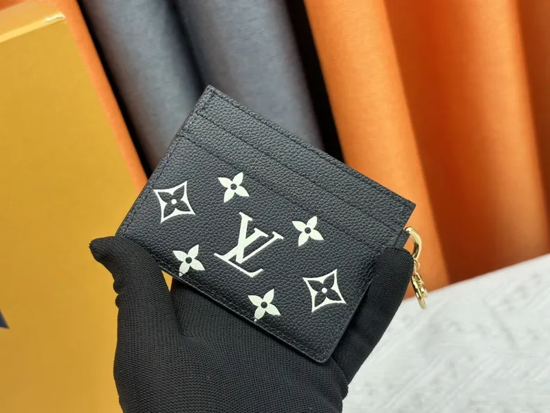 Alternative view of LV Wallets-2239