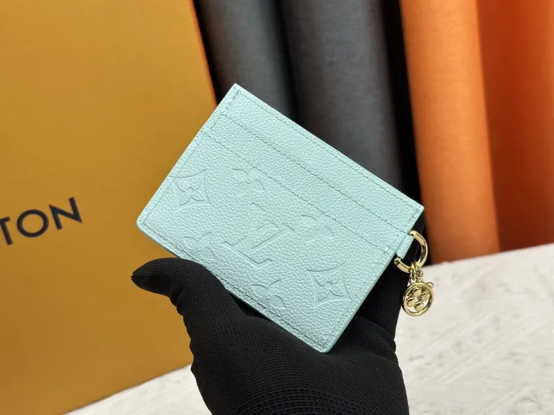 Alternative view of LV Wallets-2246