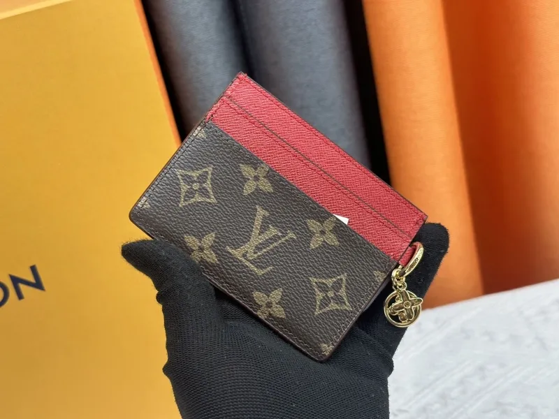 Alternative view of LV Wallets-2249