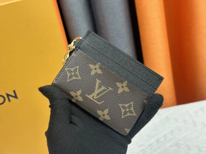 LV Wallets-2252