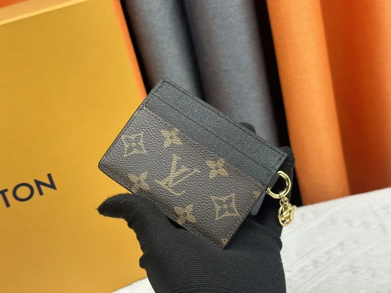 Alternative view of LV Wallets-2252