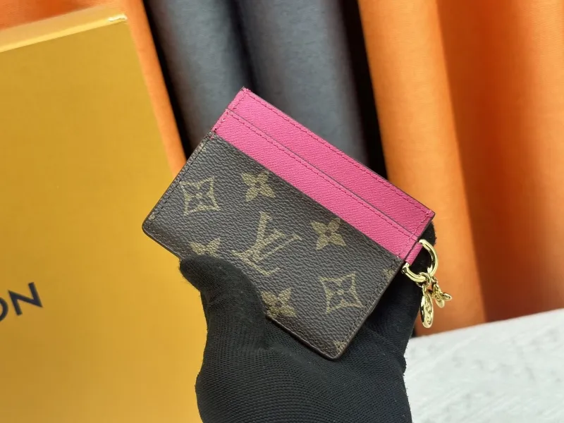 Alternative view of LV Wallets-2253