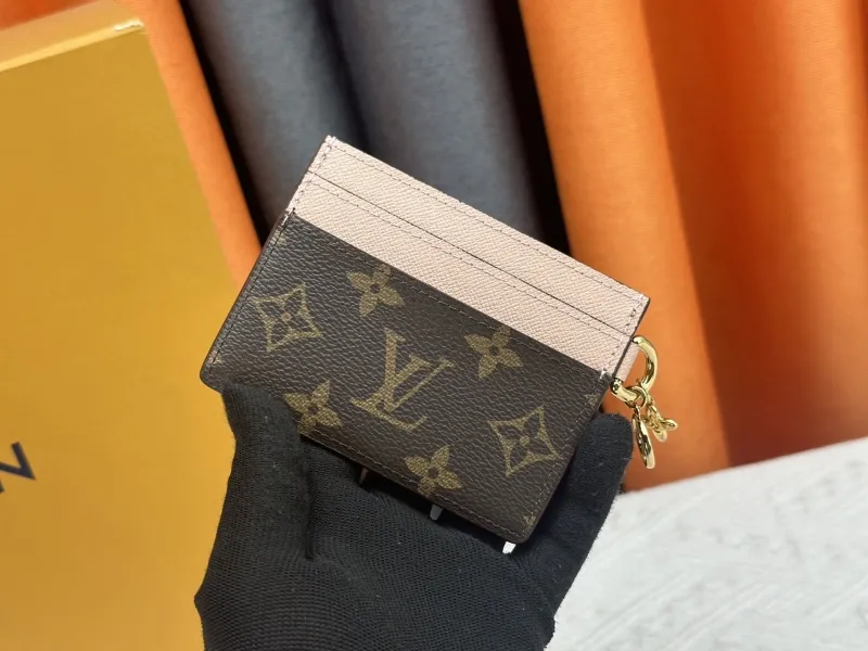 Alternative view of LV Wallets-2254