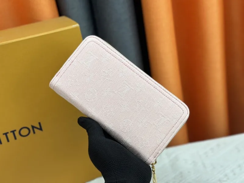 Alternative view of LV Wallets-2255