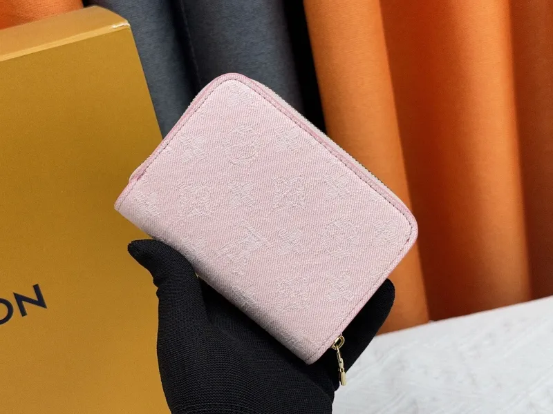 Alternative view of LV Wallets-2256