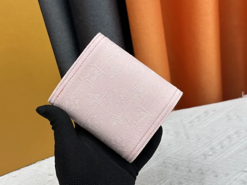 Alternative view of LV Wallets-2258
