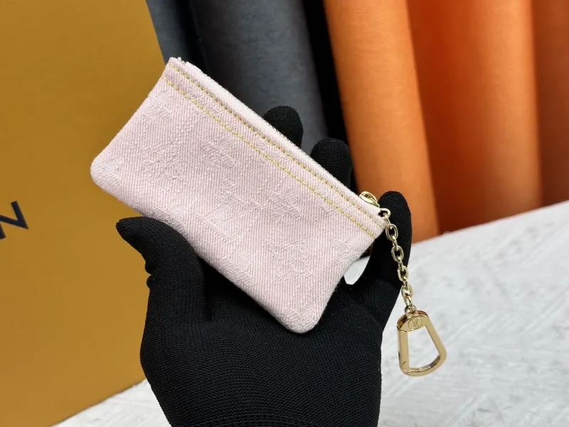 Alternative view of LV Wallets-2259