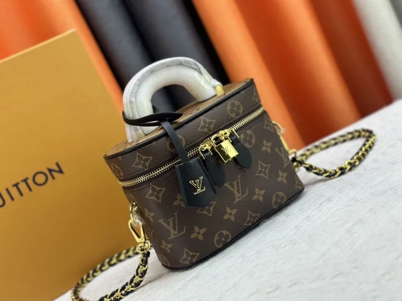 Alternative view of LV Wallets-2261